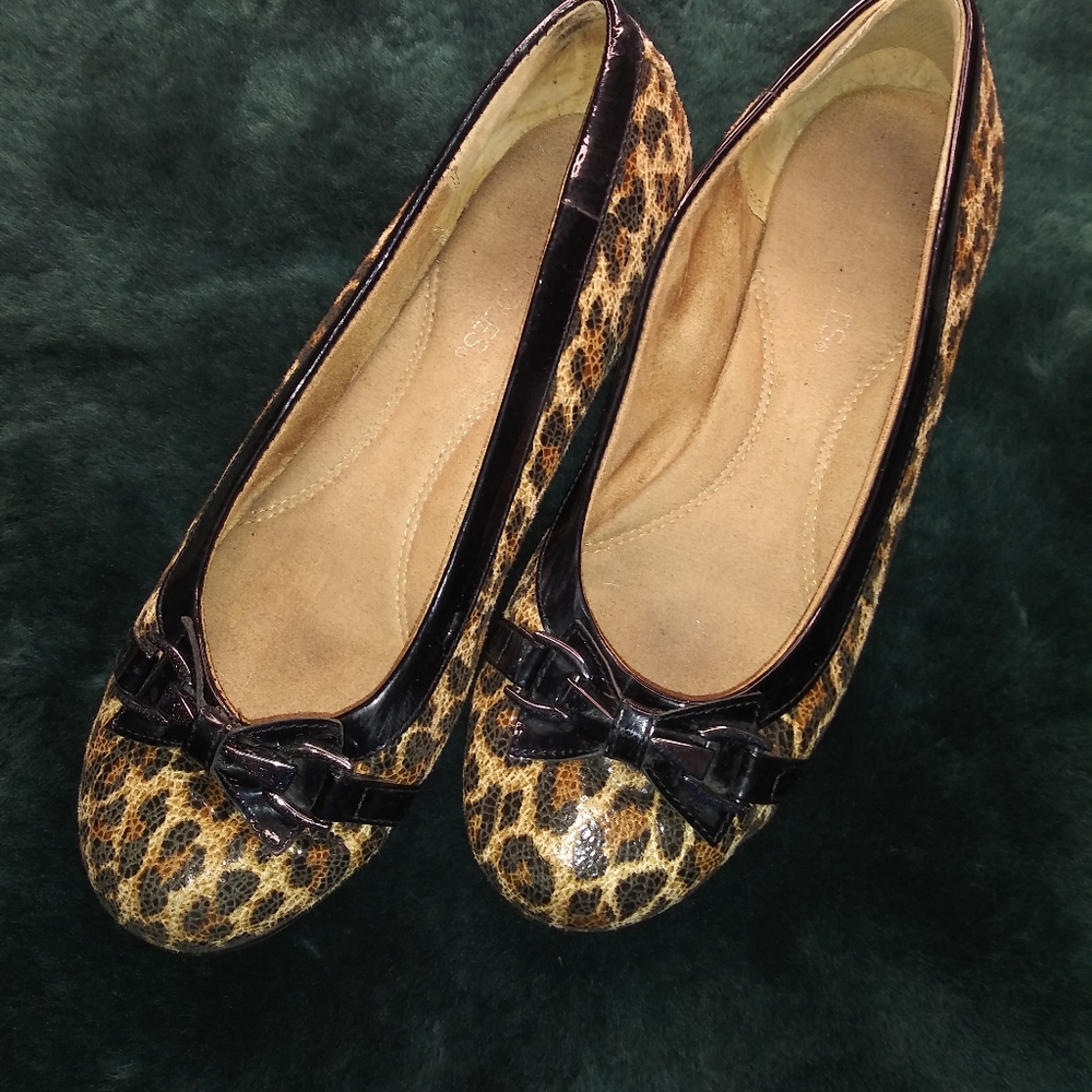 Aerosoles animal print flats.    Size 7.5